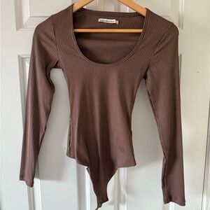 Abercrombie & Fitch Brown Ribbed Long-Sleeve Bodysuit - Like New!
Size:XS